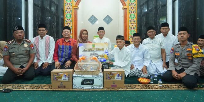 
					Ning Ita Safari Ramadan, Salurkan Hibah untuk Musala Al Muhsinun. Ist