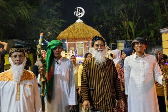 
					Dusun Bendo Pelopor Malam Takbiran di Desa Kumitir, Jatirejo. Ist