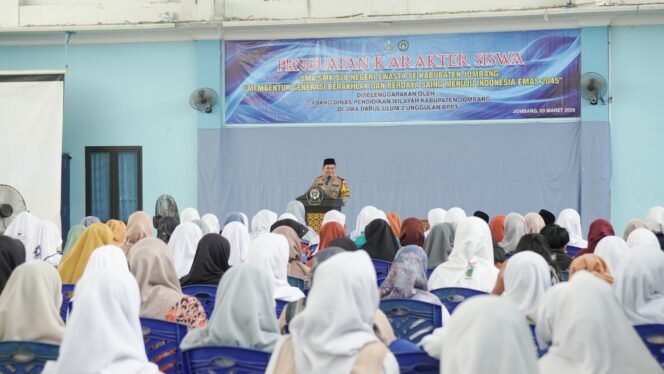 
					Kapolres Jombang saat berbicara di hadapan para pelajar