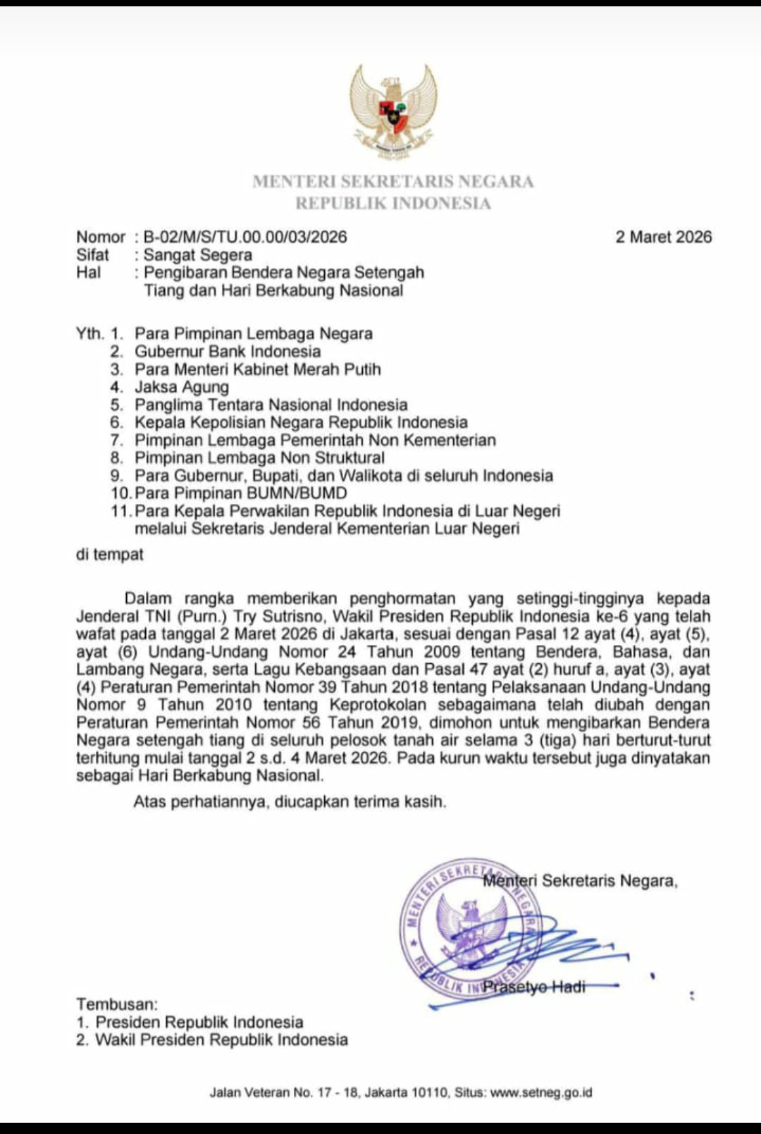 Surat edaran Pemerintah hari berkabung nasional srlama 3 hari, 2-4 Maret 2026 memasang bebdera merah putih setengah tiang. Foto: ist