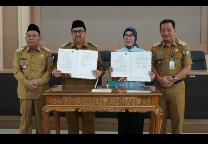 
					Teken Bersama Bupati dan Kajari Jombang Perpanjang MoU Bidang Hukum dan Datun