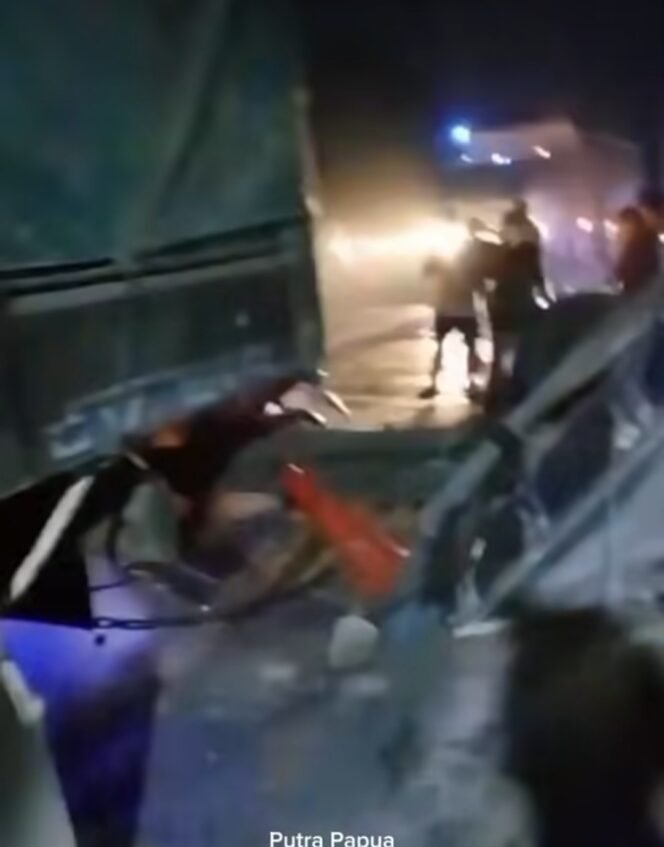 
					Kecelakaan KA Blambanfan Ekspress Vs truk terjadi di perlintasan sebidang, Leces Probolinggo, Jumat dinihari, 6 Maret 2026. Foto: Instagram@oreng-probolinggo