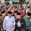 Kekuar dari sidang praperadilan di PN Jakarta, Rabu, 11 Maret 2026, mantan Menag Yaqut Qholil Qoumas disambut masa Banser. Foto: ist