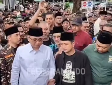 Kekuar dari sidang praperadilan di PN Jakarta, Rabu, 11 Maret 2026, mantan Menag Yaqut Qholil Qoumas disambut masa Banser. Foto: ist