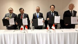 Foto:Istimewa
(Dari kiri ke kanan) Dirut  PT Mitra Kiara Indonesia, Mirza Whibowo Soenarto; Dirut PT Solusi Bangun Indonesia Tbk (SBI), Rizki Kresno Edhie Hambali; Dirut SIG, Indrieffouny Indra; President and Representative Director Taiheiyo Cement Corporation, Yoshifumi Taura; dan Dirut PT Taiheiyo International Indonesia, Makoto Nakano. Foto: Ist