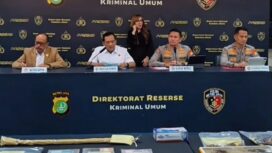 Polda Metro Jaya ungkap dan menangkap terduga pelaku pembunuh Ermanto Usma, di Cilincing Kajarta utara, Senin 9 Maret 2026. Foto: dok/ polda metro jaya