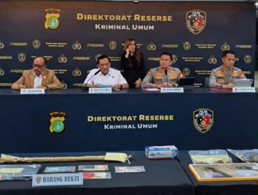 Polda Metro Jaya ungkap dan menangkap terduga pelaku pembunuh Ermanto Usma, di Cilincing Kajarta utara, Senin 9 Maret 2026. Foto: dok/ polda metro jaya