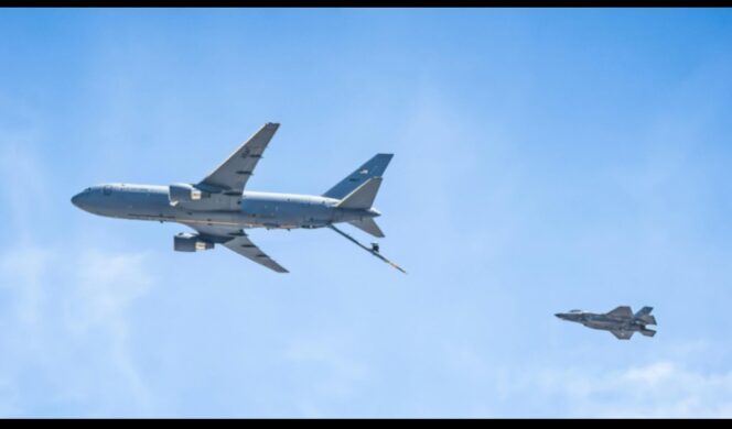 
					Sebuahbpesawat tanki bahanbvakar AS jatuh, Kamis 12 Maret 2026, di Irak Barat. Pesawat ini bagian dari operasi perang mekawan Iran. Foto: ist