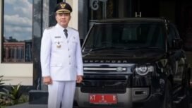 Mobil mewah jenis Land Rover Defender telah disewa sejak 2023 Rp 160 juta/bulan tital mencapai Rp 6 miliar. Sedangkan harga baru kendaraan ini Rp4 miliar. Foto: Instagram@fakta_terkini
