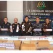 Konferensi pers bea cukai atas penangkapan jutaan batang rokok tanpa pita cukai di pelabuhan Ketapang, Banyuwangi. Dilaksanakan di kantir Kejari Banyuwangi, 12 Maret 2026. Foto: antaranews