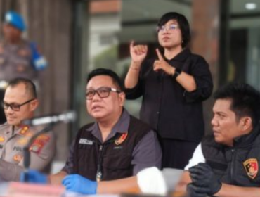 Polda Bali menggelar konferensi pers sekaligus menerbitkan Red Notice buron dua warga Brazil, tersangka pembunuh warga Belanda di Kuta Bali. Foto: lenteraisai.id