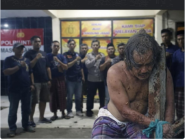 Muncul respon dari sebagaian warga Tirtajaya, Karawang, Jawa Barat yang menunut kepada polisi agar memroses hukum para pelaku penganiaya ustad. Foto: Instagram@halokrw