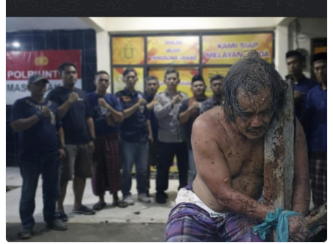 Muncul respon dari sebagaian warga Tirtajaya, Karawang, Jawa Barat yang menunut kepada polisi agar memroses hukum para pelaku penganiaya ustad. Foto: Instagram@halokrw