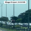 Minggu siang, 22 Maret 2025, tolo Jombang-Mojokerto (jomo) diperkirakan dilewat 170.000 kendaraan, menyebabkan kemacetan selama 5 km. Foto: Instagram@ini_surabaya