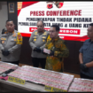 Polres Cirebon, Rabu 17 Maret 2026, menggelar konferensi pers terkait sukses polisi mengungkap dan menangkap pelaku pencetak uang palsu senilai Rp 12 miliar di Cirebon, 14 Maret 2026. Foto: Ist