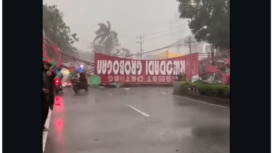 Gapura Selamat datan di Purwodari, Jawa Tengah, baruk diterjang angin dan hujan, pada Jumat sore 20 Maret 2026, menyebabkan kemcatean sekitar 4 jam. Malam hari jalur sudah bisa dibuka kembali. Foto: jurnalpanturaid