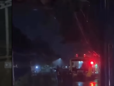 Banjid di Beji, Pasuruan, Selasa malam, selain membuat jalur Pantura tutup, juga berdampak peghentian opetasi KA Supas (Surabaya-Pasuruan), selama 4 jam. Karena roda KA sudha tereddam banjir setinggi 18 cm. Standarnya hanya 7 cm. Foto: Instagram@pasuruan_kekinian