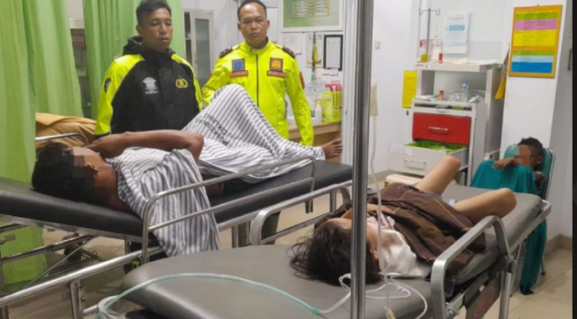 Sebanyak 6 orang tewas, dan 15 lainnya mengalamai luka berat dan ringan dan dirawat di rumah sakit, akibat rombongan 21 orang sekeluarga alami kecelakaan Elf terbalik di majalengka, Jawa Barat, Senin malam 23 Maret 2026. Foto: antara