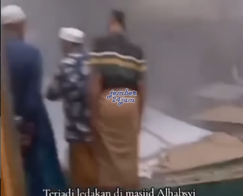 Polis sedang mendalami duigaan ledakan berasal dari sebuah almari besi lama yang tifak pernah diakses di majid Pesona Raya Regency Jembar, usai salah tarawaih, Senin malam 16 Maret 2025. Foto; Instagram@jember24jam
