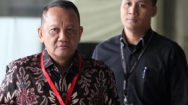 (Kiri) Nurhadi, mantan sekretaris MA, bersama menantunya (kanan) Rezky Herbiyono telah divonis hukuman 11 tahun. Saat ini ganti mertuanya diadili untuk kasus yang sama TPPU/Gratifikasi sebesar Rp 445 miliar di Jakarta, Rabus 25 Maret 2026. Foto: dok/antara