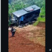Didiga rem blong, sebuah bus wisata angkut sejumlah anggota TNI alami kecelakaan, di Bandung Barat, Rabu 25 Maret 2026, siang. Sebelum nyungsep ke halaman dekat gedung DPRD bandung Barat. Foto: Instagram@ngobrol_rame