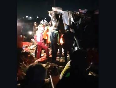 Hancur sebuah pick up akibat dihantam PO Zentrum, di jalur tol Pejagan-Pemalang. Terjadi, Sewlasa, 12.30 WIB. Foto: Instagram@pemalana.update