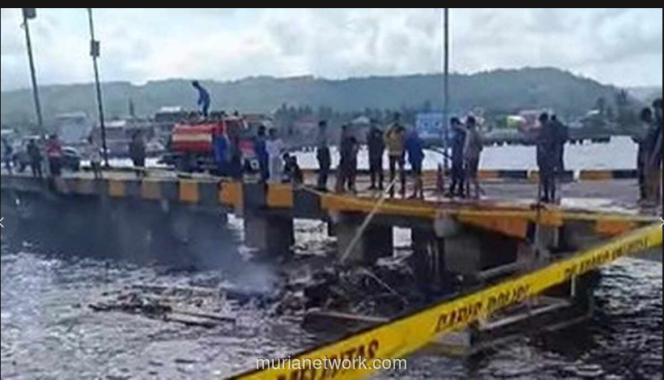 
					Dua ABK tewas, 3.000 tabung LGP, dan 2000 paket sembako hangus akibat KM Citra Anugerah meledak dan terbakara habis di pelabuhan Selayar, Sulawesi Selatan. Foto: ist