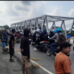 Beginilah suasana warga Indramyu-Subang yang berprofesi sebagai penyapu koin di tepi jalana, berharap lemparan uang receh di pinggir jalan. Foto:  ist