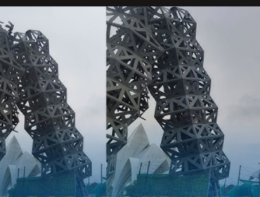 Menara telekomunikasi yang dikenal dengan BTS (Base Transceiver Station) di area Masjid Al-Jabbar, bandung roboh, Kamis 19 Mareta 2026. Foto: tribunpriangan.com