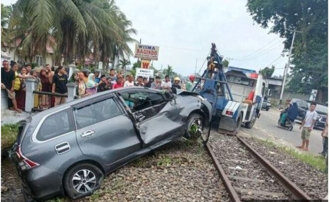 
					Kekuatan tak terlihat bikin mobil mogok