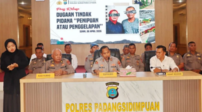 Polres Pandangsidempuan melakukan konferensi pers, terakit dengan pengungkapan kasus Kais bendahara polres melakukan penipuan/ penggelapan 34 SK anggota Polisi Polres setempat, dijadikan jaminan kreit Rp10,3 m di BRI. Foto: ist
