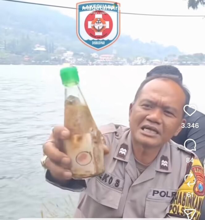 
					Inilah botol plastik yang ditemukan petugas Lakeguard Sarangan. Saat melakukan latihan penyelaman rutin. Foyo: tiktok@lakeguard_sarangan