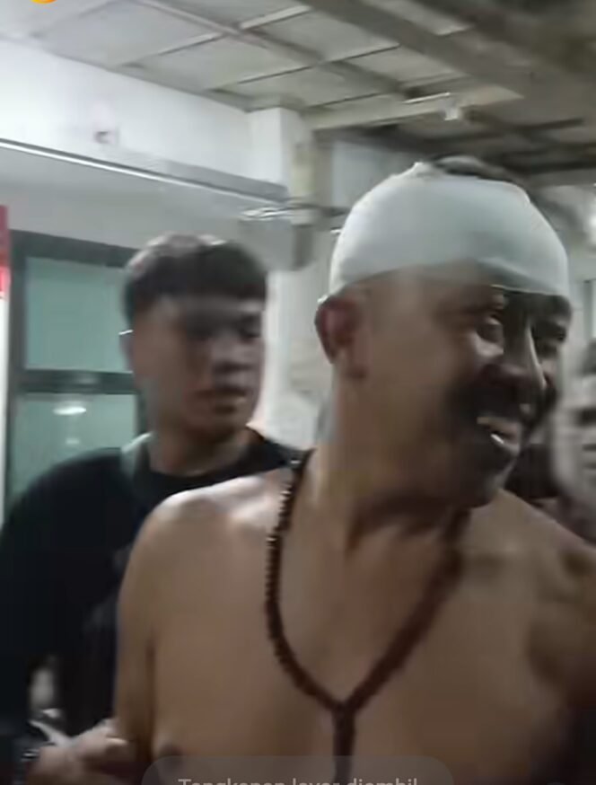 
					Kades Sampurno Dibacok dan Dikeroyok 15 Orang, Tampak Sudah Sehat dan Bisa Ketawa