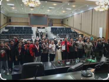 Massa GMNI unjuk rasa, dialog di gedung DPRD Jomban, 16 Paril 2926. Foto: duta.co