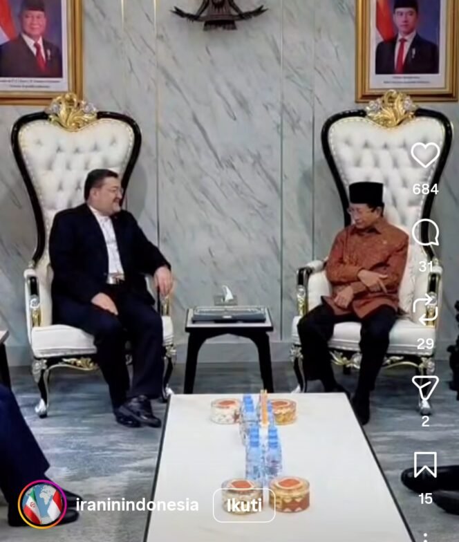 
					Dubes Iran untuk Indonesia, Mohammad Boroujerdi melakukan kunjungan kehormatan kepada menteri Agama RI, di Jakarya. Foto: instagran@iraninindonesia
