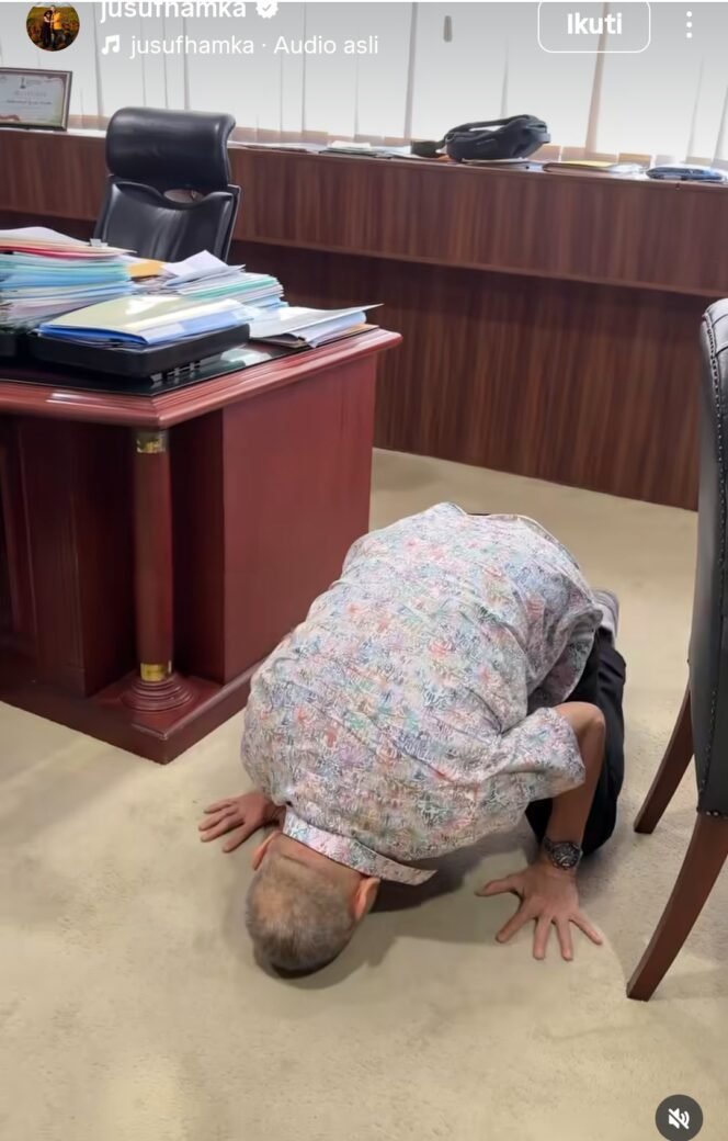 
					Menang Gugatan Rp119 Triliun Lawan Hary Tañoe, Jusuf Hamka Sujud Syukur