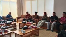 Setelah beberapa kali ditolak, akhirnya DPRD Jombang membuka pintu hearing membahas temuan sejarah kelahiran Bung Karno di Ploso. Hearing bersama TACB Jombanng, tokoh pemerhati sejarah Jimbang. Kamis 23 April 2026. Foto: instagram@binhad_nurohmat