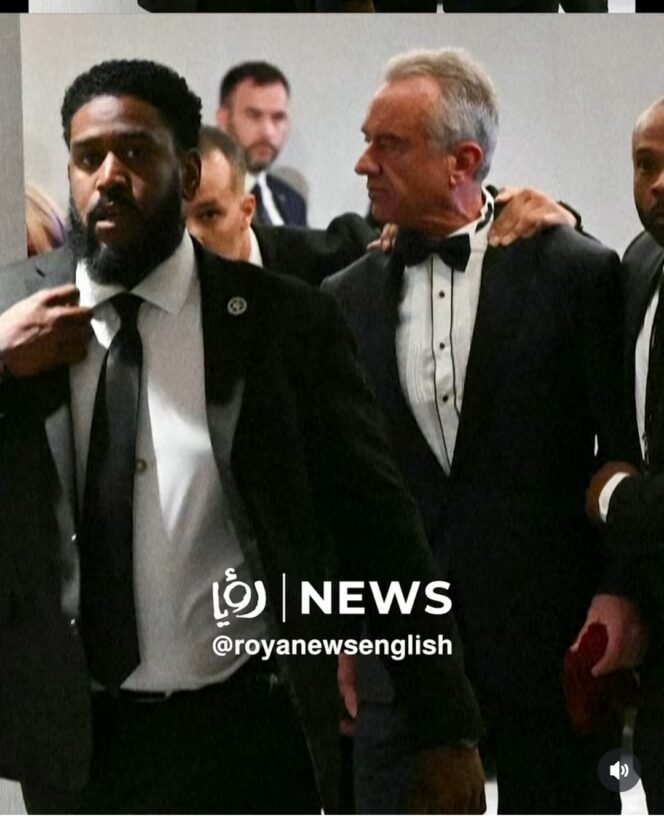 
					Petugas keamanan meringkus seorang pria, setelah terjadi suara letusan senjata api pada acara jamuan makam di Gedung Putih, Sabtu malam 25 April 2026 waktu setempat ( Minggu pagi WIB). Foto: News