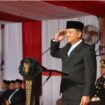 Sekda Jombang, Agus Purnomo menjad inspektur upacara peringatan Hari Otonomi Daerah, Sebin 2026. Foto: Diskominfo Pemkab Jombang