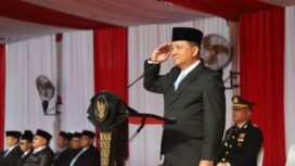 Sekda Jombang, Agus Purnomo menjad inspektur upacara peringatan Hari Otonomi Daerah, Sebin 2026. Foto: Diskominfo Pemkab Jombang
