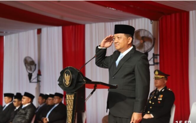 
					Sekda Jombang, Agus Purnomo menjad inspektur upacara peringatan Hari Otonomi Daerah, Sebin 2026. Foto: Diskominfo Pemkab Jombang