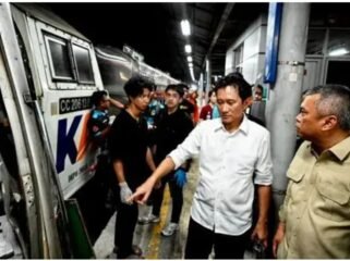 Menteri Perhubungan, Dudy Purwagandhi, Menteri Perhubungan. meninjailu kecelakasn KA di Stasiun KA Bekasi Tinur, Selasa, 28 April 2026. Foto: inilah.com