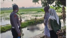 Seorang lansia bernama Sakip, 61, ditemukan mengapung di sungai desa Gongseng, Megaluh, Jombang, Selasa 28 April 2026. Foto: ist