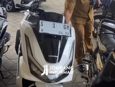 Kades Pucangsari Gudo, Muhammad Shony telah membeli motor jenis PCX seharga Rp 38,175 dari pagu anggaran Rp39,735 juta. Foto: Instagram@jombanginformasi_