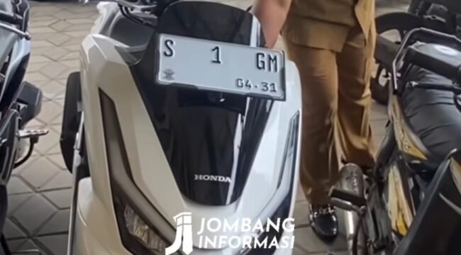 Kades Pucangsari Gudo, Muhammad Shony telah membeli motor jenis PCX seharga Rp 38,175 dari pagu anggaran Rp39,735 juta. Foto: Instagram@jombanginformasi_
