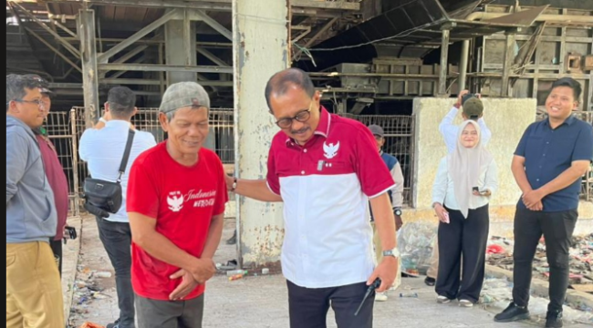 Cak Ji panggilan akrab wakil walikota Surabaya Armuji saat melakukan sidak ke lokasi instalasi incinerator (pembakar) sampah di Keputih, Sukolilo. Bangunan itu sekarang hancur-hancuran, mesinya pecah, bangunannya rusak berat. Foto: instagram@cakj1