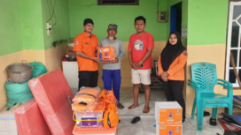 Tim BPBD Pemkab Jombang, turun di empat desa dua kecamatan Kesamben dan Ploso, lokasi korban bencana angin puting beliung. Pemkab membantu beberapa kebutuhan warga korban untuk meringankan beban. Foto: jombangkab.go.id