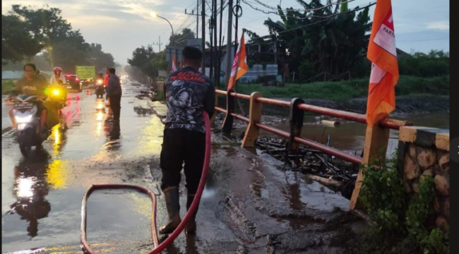 Jembatan buk Wedi, Jl Ir Juanda, kota Pasuruan, salah satu jembatan vital di jalur Pantura. Jembatan ini selalu terendam banjir saat musim penghujan. Mulai 6 April 2026, ditutup untuk memulai pembangunan rekonstruksi jembatan. Foto: Ist
