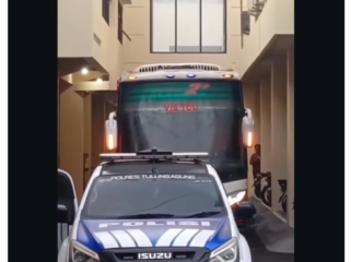 Sekitar 15 orang yang terjaring dalam operasi tangkap tangan (OTT) KPK di Tulungagung dibertangkatkan ke Jakarta, Sabtu pagi 11 April. 2026. dari polres Tulungagung. Foto: berita_tulunagung