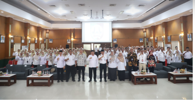 
					Bupati Jombang H Wrasubi melepas sebanyak 115 ASN yang memasuki purna bakti, pada acara pelepasan Rabu 15 April 2026. Foto: jombangkab.go.id
